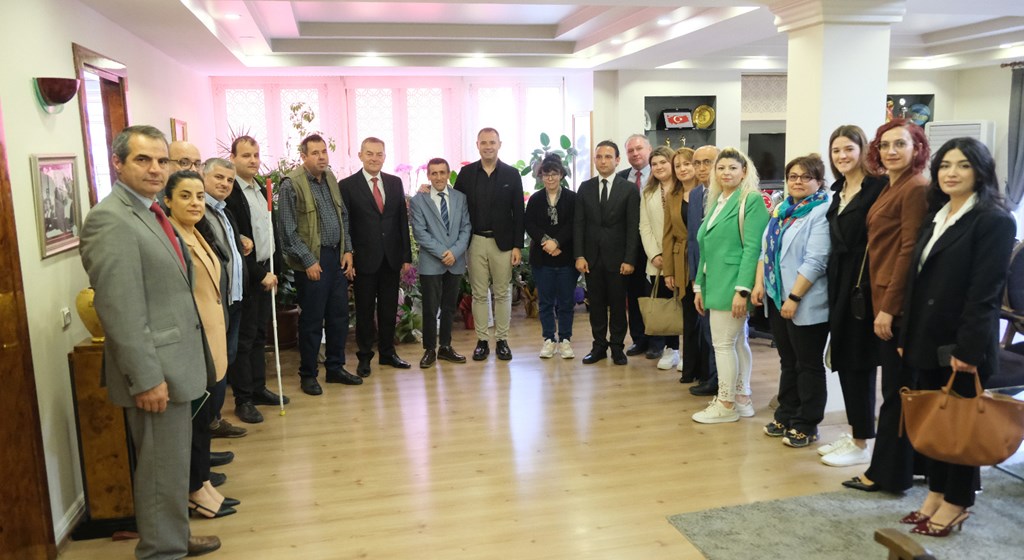 10-16 Mayıs Engelliler Haftası Münasebetiyle Belediye Başkanımız Sayın Derya BULUT' u ziyaret ettik.