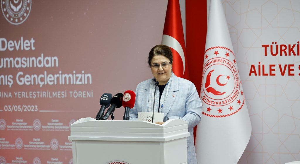 Bakanimiz Derya Yanik Devlet Korumasinda Yetisen Genclerin Kamu