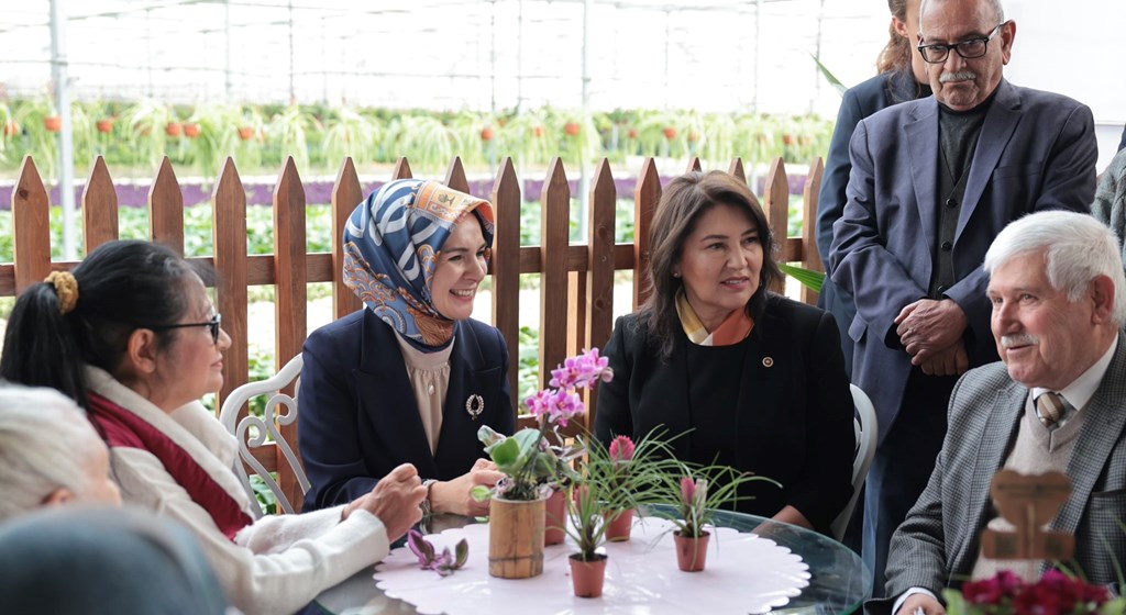 Aile ve Sosyal Hizmetler Bakanımız Göktaş, Adana’da huzurevi sakinleri ve kadınlarla buluştu