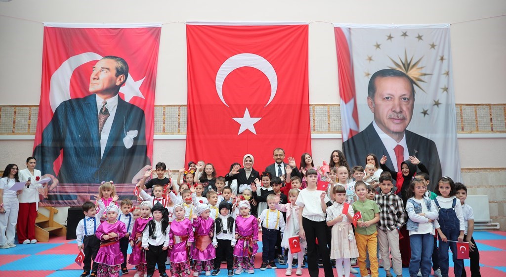 Aile ve Sosyal Hizmetler Bakanımız Göktaş Türkiye’de misafir edilen savaş mağduru çocuklarla bir araya geldi