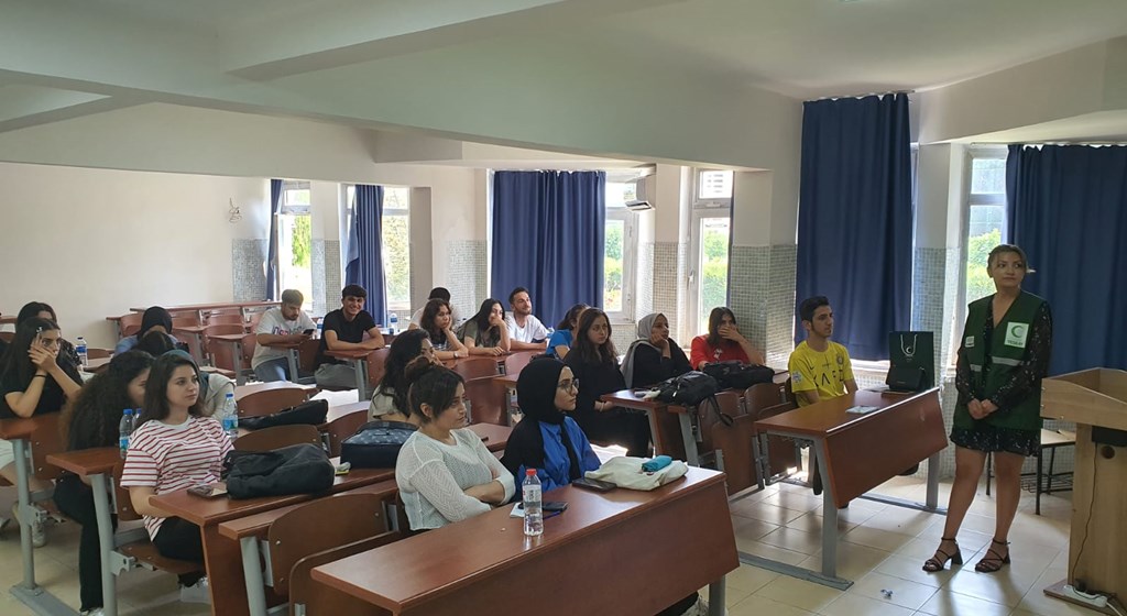 TBM Formatörümüz Gözde Çetintaş tarafından Mersin Üniversitesi Sağlık Bilimleri Meslek Yüksekokulu öğrencilerine ''Madde Bağımlılığı'' konusunda eğitim düzenlendi.