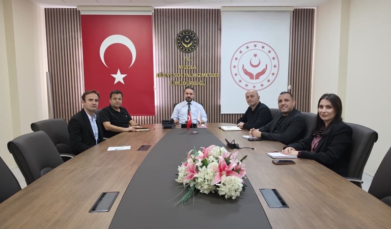 İl Müdürümüz Mahmut SELÇUK başkanlığında, İl Müdür Yardımcılarımızın katılımıyla müdürler toplantısı gerçekleştirildi.