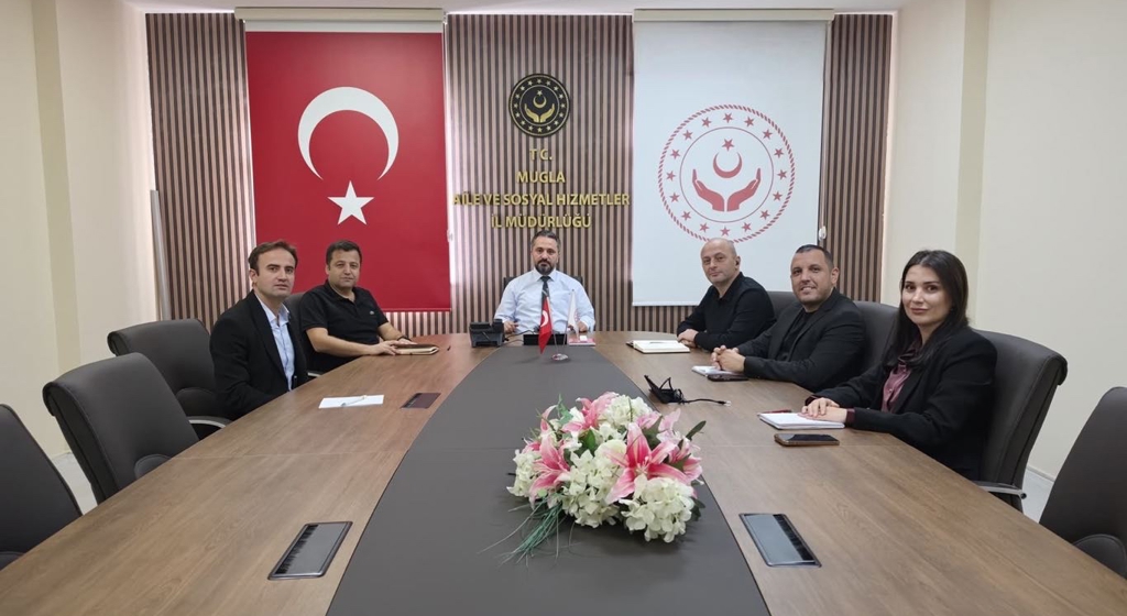 İl Müdürümüz Mahmut SELÇUK başkanlığında, İl Müdür Yardımcılarımızın katılımıyla müdürler toplantısı gerçekleştirildi.