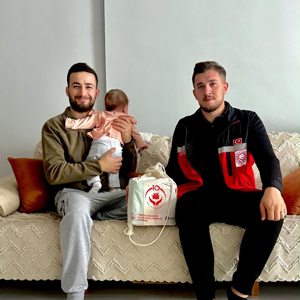 Hayat Bağı Projesi Kapsamında Ailelere Bebek Bakım Çantası Desteği - fotoğraf 1