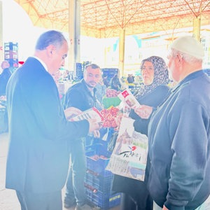 l Müdürlüğümüze bağlı Burdur SOSYAL HİZMET MERKEZİ Müdürlüğümüz tarafından Merkez Salı Pazarı’nda vatandaşlarımızla bir araya gelinerek bilgilendirme faaliyeti gerçekleştirildi. - fotoğraf 2