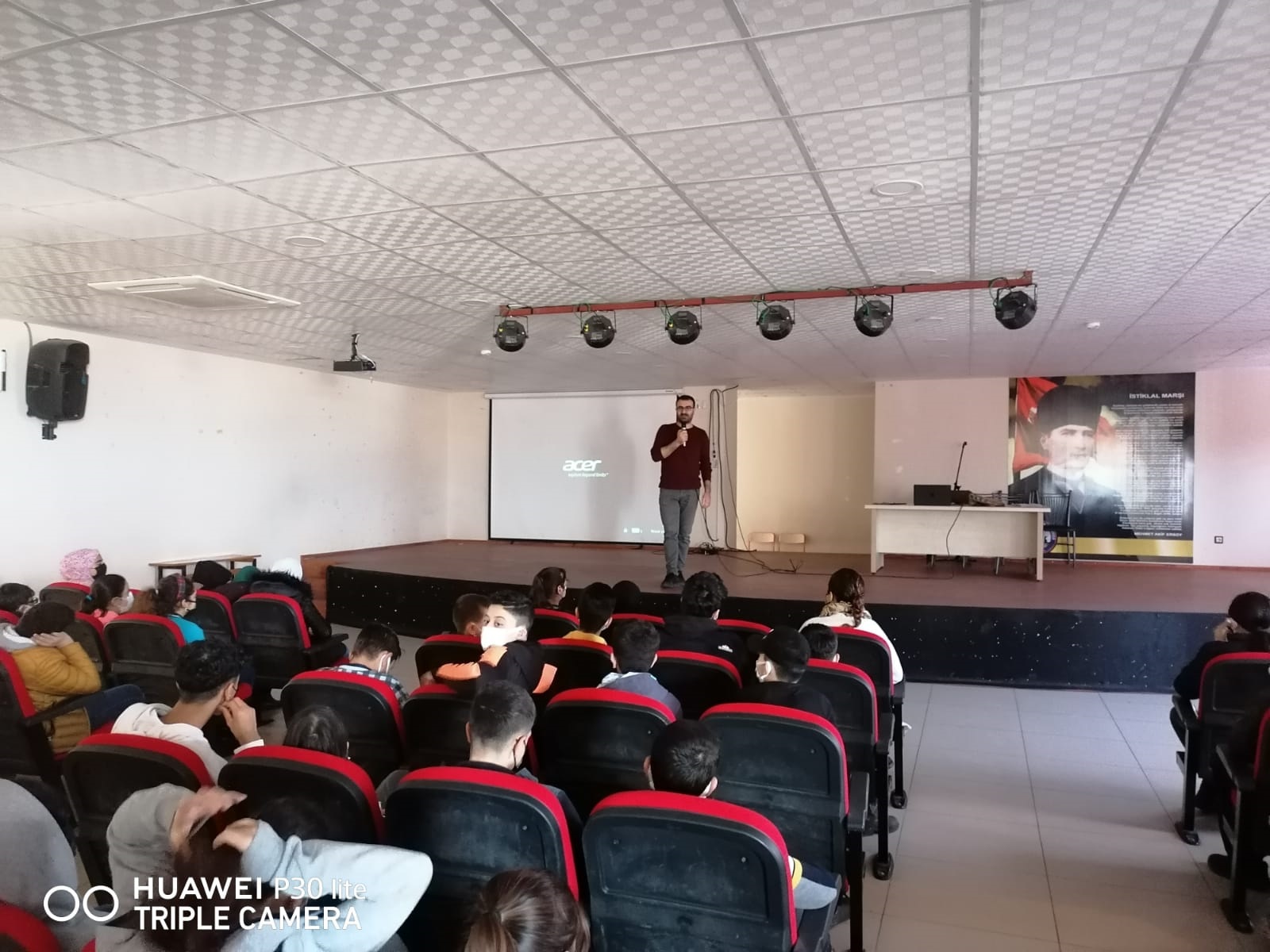 İskenderun Necip Fazıl Kısakürek Ortaokulu öğrencilerine “Şiddet Algısı” konulu seminer verildi.