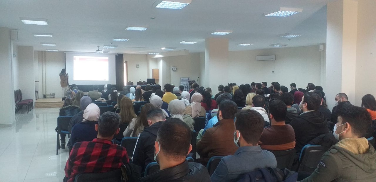 Dörtyol ilçesinde göreve başlayan öğretmenlere yönelik Dörtyol Halk Eğitim Merkezi konferans salonunda “Aile İçi Şiddet ve Kadına Yönelik Şiddetle Mücadele” konulu seminer verildi.