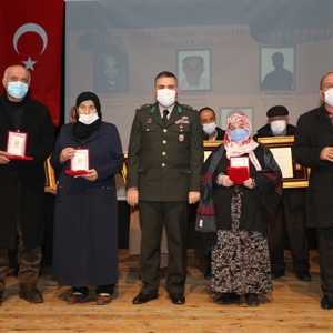 Şehit Aileleri ve Gazilere Devlet Övünç ve Milli Mücadele Madalyası Takdim Edildi - fotoğraf 22