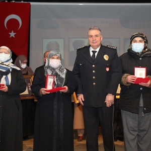 Şehit Aileleri ve Gazilere Devlet Övünç ve Milli Mücadele Madalyası Takdim Edildi - fotoğraf 24