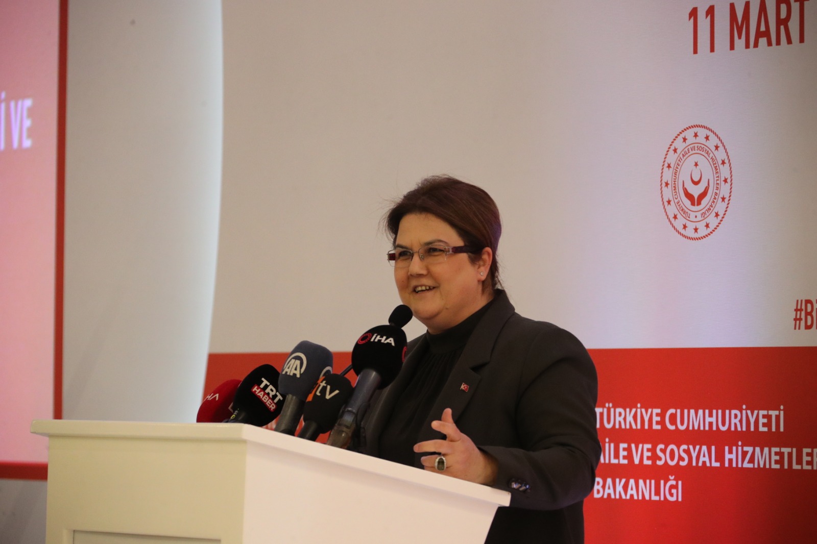 Bakanımız Derya Yanık, "Sivil Toplum Vizyon Belgesi ve Eylem Planı"nı Açıkladı