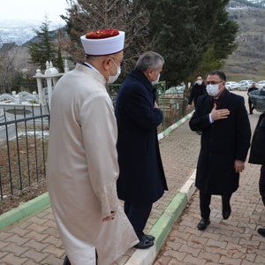 18 Mart Şehitleri Anma Günü Programı Kapsamında Şehitlik Ziyaret Edildi - fotoğraf 1