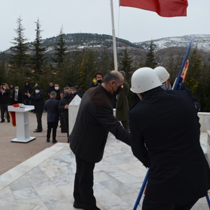 18 Mart Şehitleri Anma Günü Programı Kapsamında Şehitlik Ziyaret Edildi - fotoğraf 5
