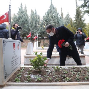 18 Mart Şehitleri Anma Günü Programı Kapsamında Şehitlik Ziyaret Edildi - fotoğraf 9