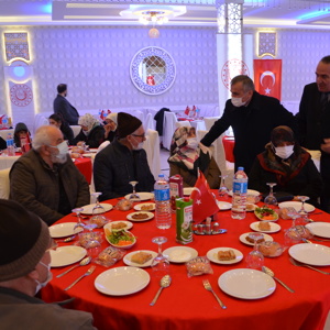 Şehit Aileleri ve Gazilerimiz Onuruna Yemek Programı Düzenlendi  - fotoğraf 3