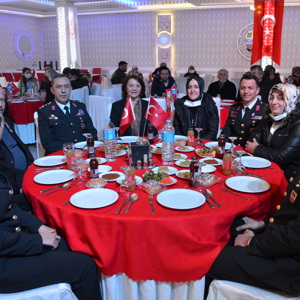 Şehit Aileleri ve Gazilerimiz Onuruna Yemek Programı Düzenlendi  - fotoğraf 8