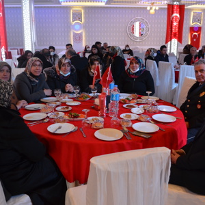 Şehit Aileleri ve Gazilerimiz Onuruna Yemek Programı Düzenlendi  - fotoğraf 9