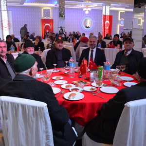 Şehit Aileleri ve Gazilerimiz Onuruna Yemek Programı Düzenlendi  - fotoğraf 11