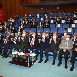 Şehitlerimizin Aileleri ve Gazilerimize Devlet Övünç Madalyası ve Beratı, Cumhurbaşkanımız Adına, Valimiz Dr. Erdinç Yılmaz Tarafından Verildi - fotoğraf 2