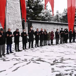 18 Mart Şehitleri Anma Günü ve Çanakkale Zaferinin 107. Yıldönümü Törenlerle Kutlandı - fotoğraf 19