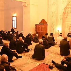 Valimiz Sayın Erol Karaömeroğlu Şehitlerimizin Ruhlarına İthafen Okunan Mevlid-İ Şerif Programına Katıldı - fotoğraf 1