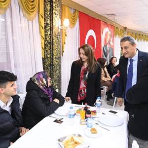 Valimiz Sayın Erol Karaömeroğlu, Şehitlerimiz Onuruna Düzenlenen Yemeğe Katıldı - fotoğraf 1