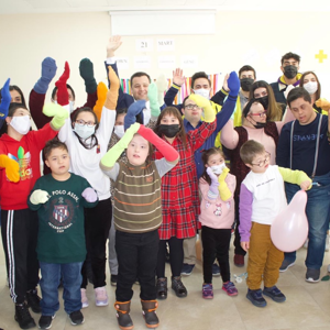 MUTLULUĞUNUZ VE SEVGiNİZ İLE HAYATIMIZA KATTIĞINIZ +1 DEĞERİN FARKINDAYIZ VE HEP YANINIZDAYIZ - fotoğraf 1