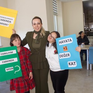 MUTLULUĞUNUZ VE SEVGiNİZ İLE HAYATIMIZA KATTIĞINIZ +1 DEĞERİN FARKINDAYIZ VE HEP YANINIZDAYIZ - fotoğraf 3