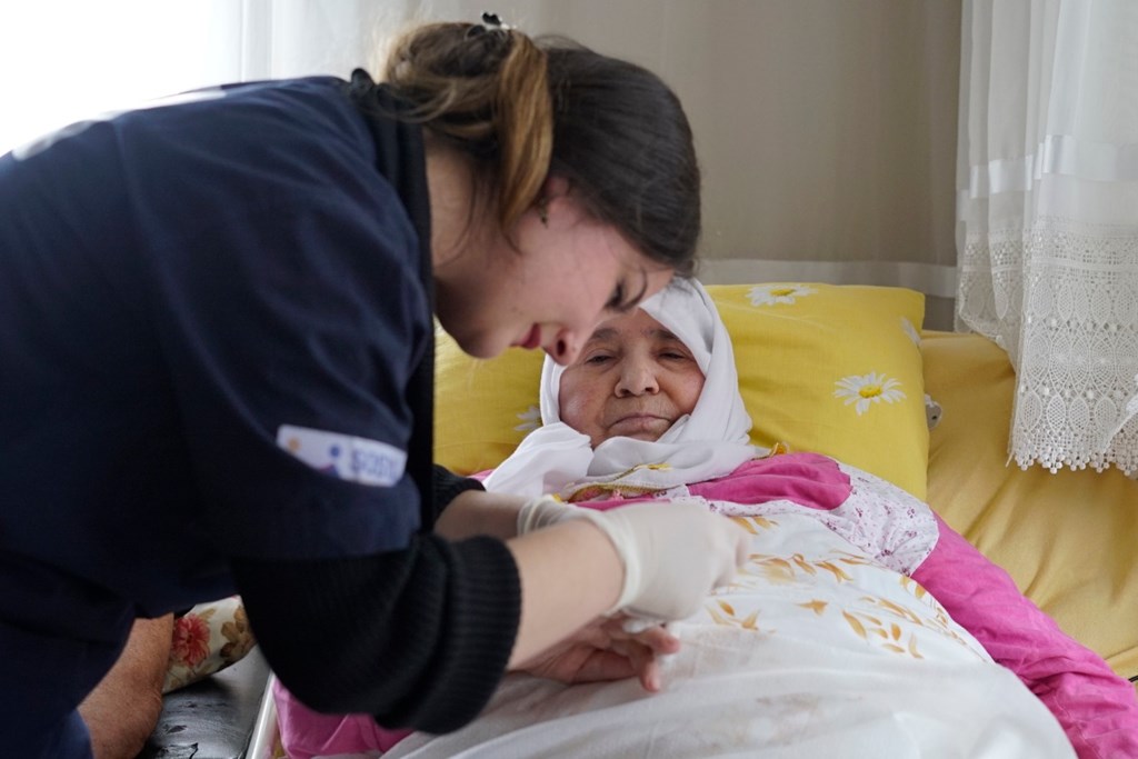 Bakanımız Derya Yanık: “Bakıma ihtiyacı olan engelli vatandaşlar ve aileleri için bu ay toplam 1 milyar 260 milyon TL Evde Bakım Yardımı’nı hesaplara yatırdık”