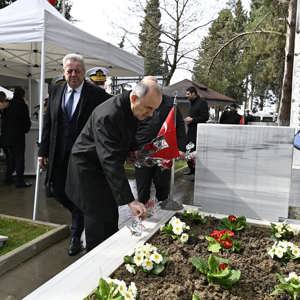 18 Mart Şehitleri Anma Günü ve Çanakkale Deniz Zaferi'nin 107. Yıl Dönümü’nde Çelenk Sunumu ve Şehitlik Ziyareti Gerçekleştirildi - fotoğraf 4
