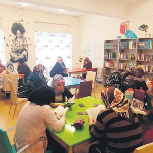İlmek ilmek işledikleri halılar hayatları oldu - fotoğraf 4