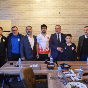 İl Müdürümüz Mahmut ÖZDEMİR Sportif Başarı Sağlayan Çocuklarımız İle Biraya Geldi - fotoğraf 6
