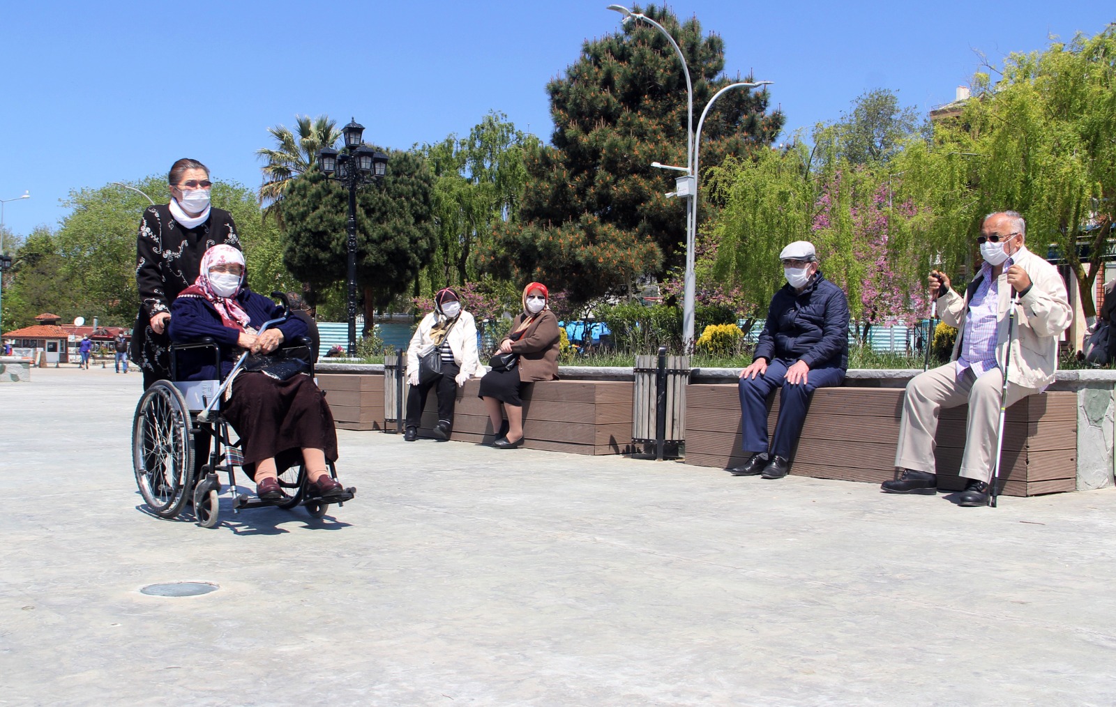 Bakanımız Derya Yanık: “Nisan ayında 1 milyar 488 milyon TL yaşlı aylığı ve engelli aylıklarını hesaplara yatırıyoruz”