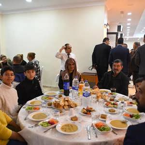Valimiz Muammer Erol Roman Vatandaşlarımızla İftar Programında Bir Araya Geldi - fotoğraf 6