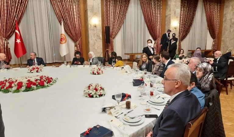 TBMM Başkanı  Sn. Mustafa ŞENTOP, Gazi Meclisimiz Tören Salonu'nda Kahraman Şehitlerimizin Aileleriyle İftarda Bir Araya Geldi