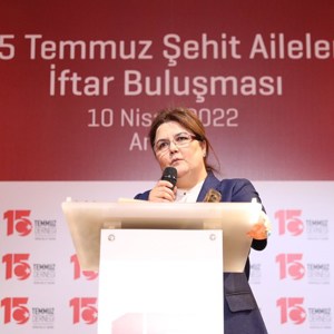 Bakanımız Derya Yanık 15 Temmuz Şehitlerinin Aileleriyle İftarda Bir Araya Geldi - fotoğraf 2