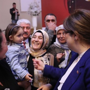 Bakanımız Derya Yanık 15 Temmuz Şehitlerinin Aileleriyle İftarda Bir Araya Geldi - fotoğraf 3
