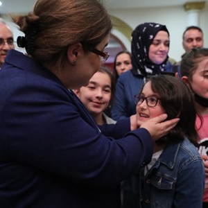 Bakanımız Derya Yanık 15 Temmuz Şehitlerinin Aileleriyle İftarda Bir Araya Geldi - fotoğraf 4