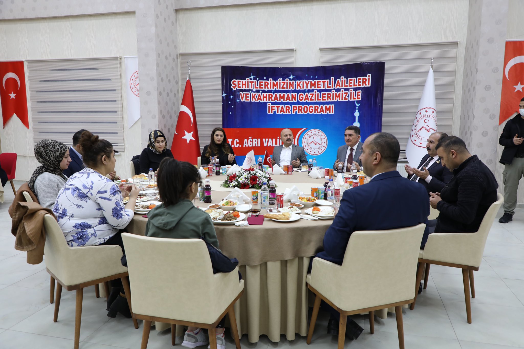 ŞEHİT AİLELERİMİZ VE GAZİLERİMİZ ONURUNA İFTAR YEMEĞİ PROGRAMI DÜZENLENDİ