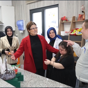 Bakanımız Derya Yanık, Sakarya'da Eğitsel Aktivite Merkezi'nin Açılışını Yaptı - fotoğraf 2