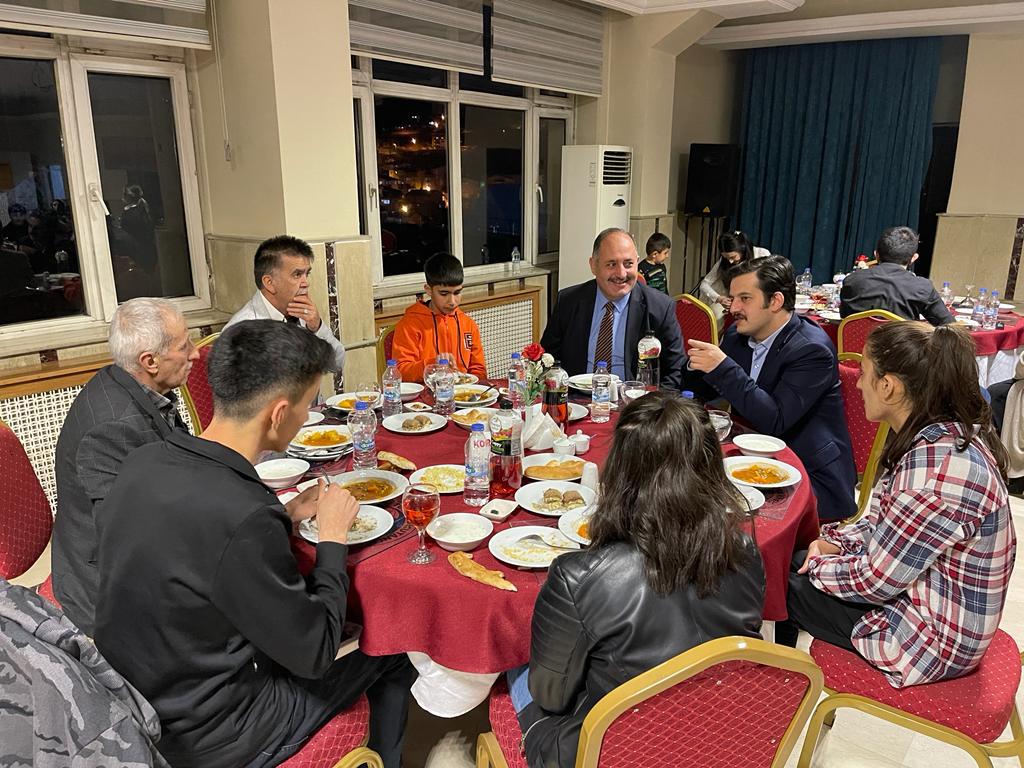 Dünya Yetimler Günü'nde Yetim Çocuklara İftar Verildi