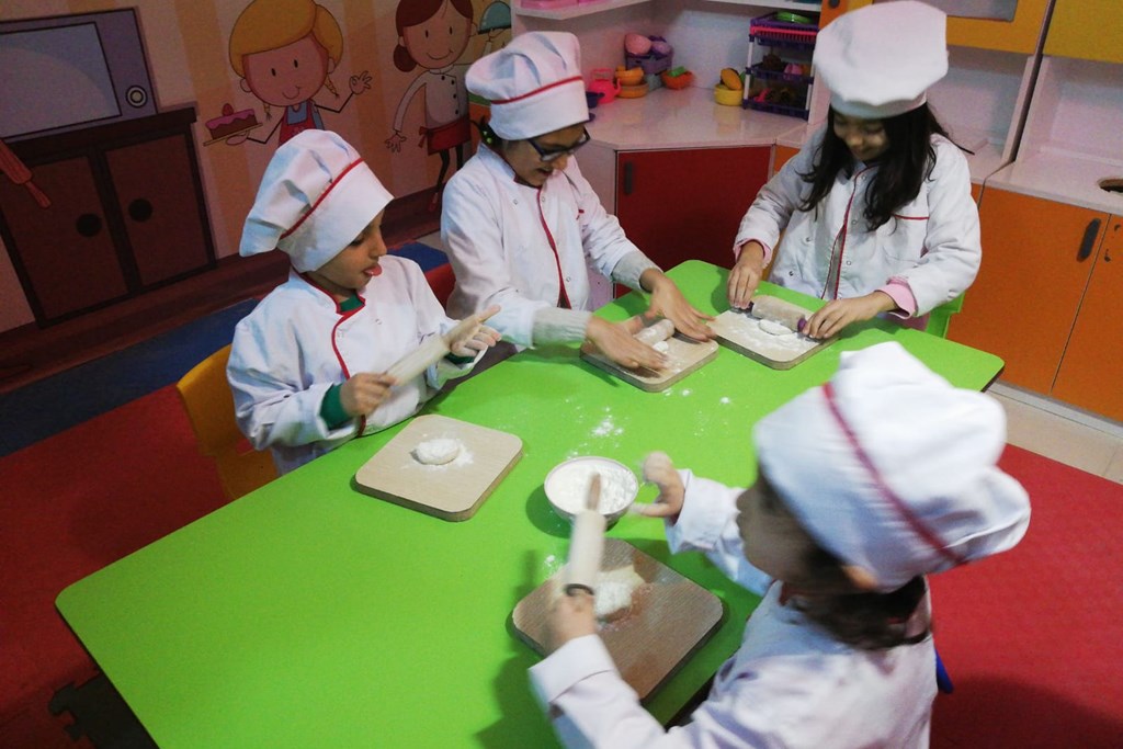 Children under State Protection Meet with Role Models