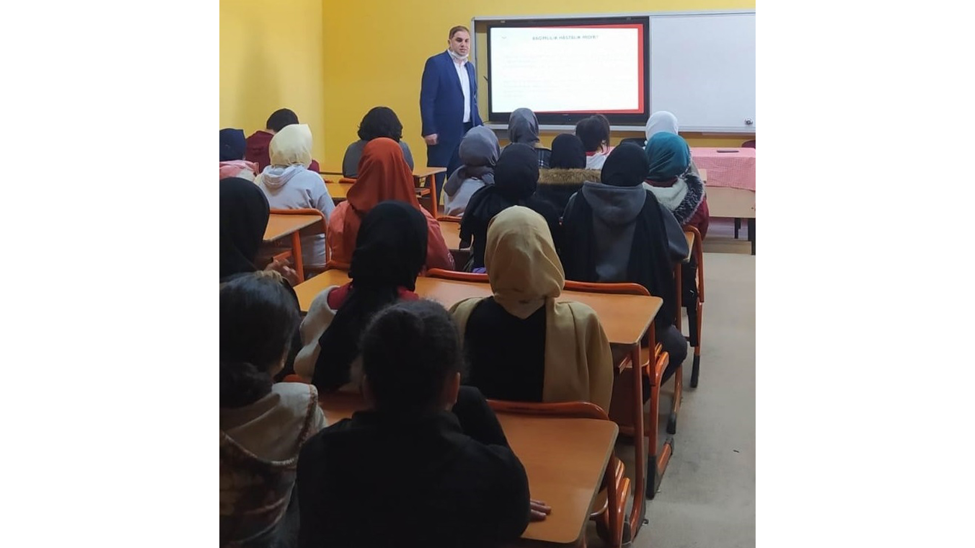 Reyhanlı Toki İstiklal Ortaokulu 8. sınıf öğrencilerine “Madde Kullanım Riski ve Madde Bağımlılığından Korunma” konulu semineri verildi.