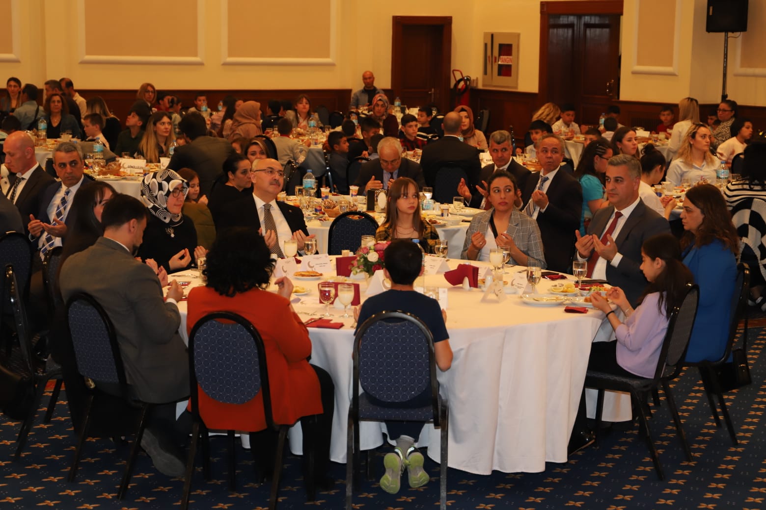 Dünya Yetimler Günü kapsamında düzenlemiş olduğumuz iftar yemeğimiz 16.04.2022 tarihinde gerçekleştirildi.