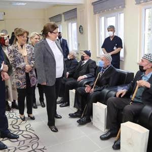 Sayın Bakanımız Derya Yanık Huzurevi Yaşlı Bakım ve Rehabilitasyon Merkezi ve Çocuk Evleri Koordinasyon Merkezi’ni Ziyaret Etti - fotoğraf 3