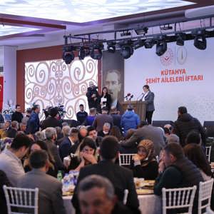 Sayın Bakanımız Derya Yanık Şehit Yakınlarıyla İftar Yaptı - fotoğraf 1