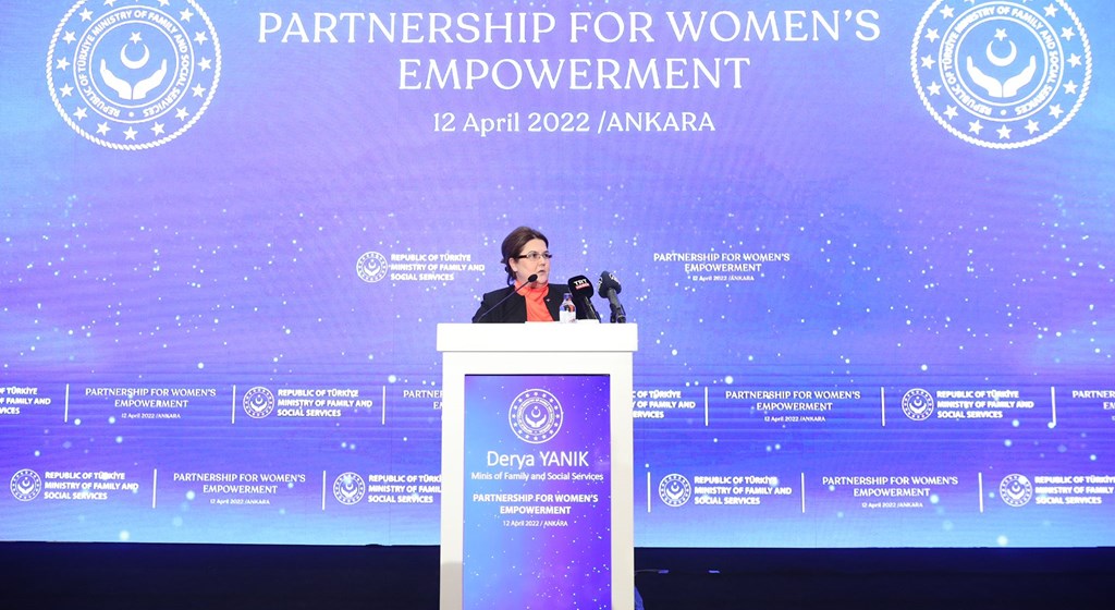 Bakanımız Derya Yanık Kadınların Güçlendirilmesi İçin İşbirliği Toplantısı'nda Kadın Büyükelçiler Ve Büyükelçi Eşleriyle Bir Araya Geldi