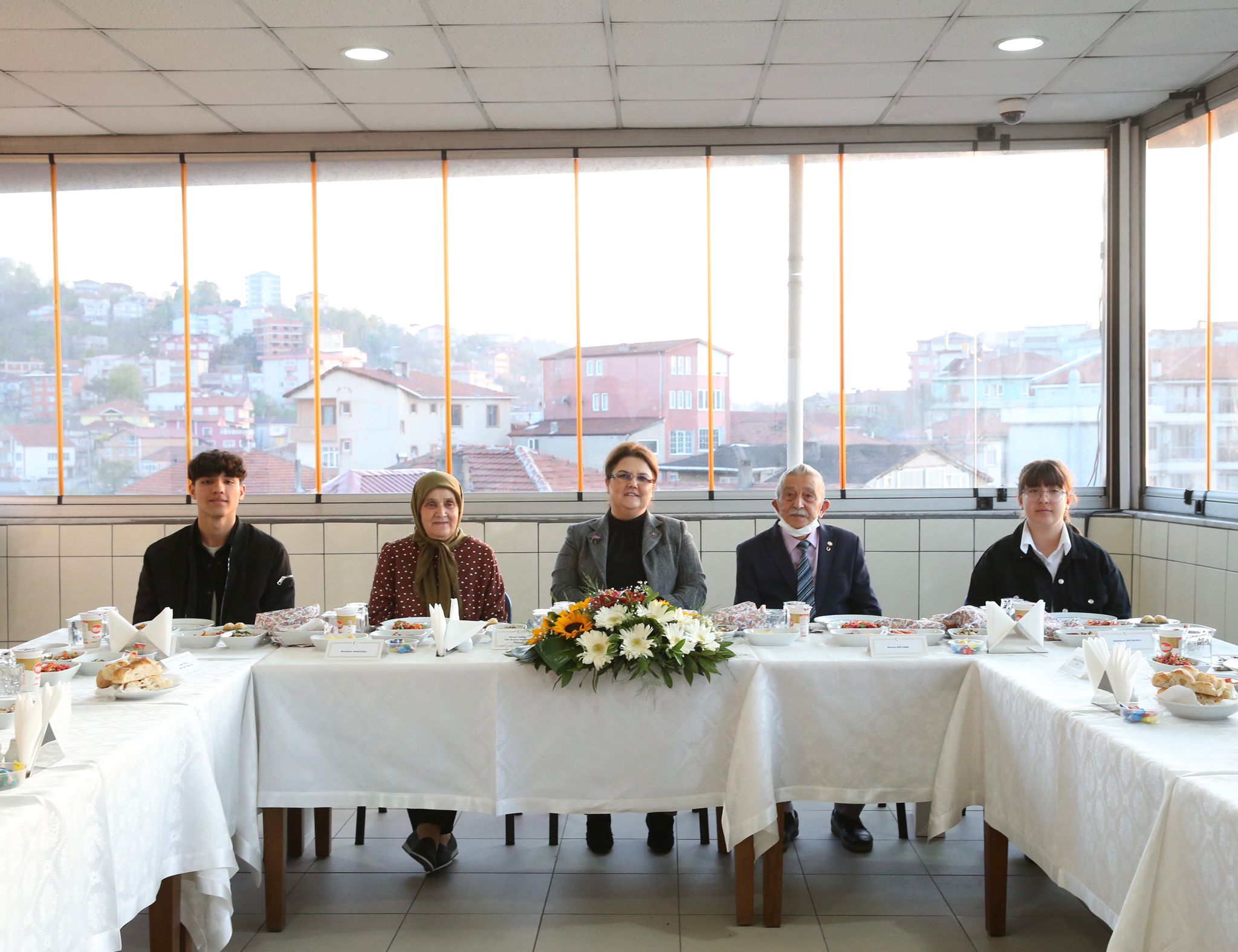Aile ve Sosyal Hizmetler Bakanımız Derya Yanık Zonguldak'ta Temaslarda Bulundu