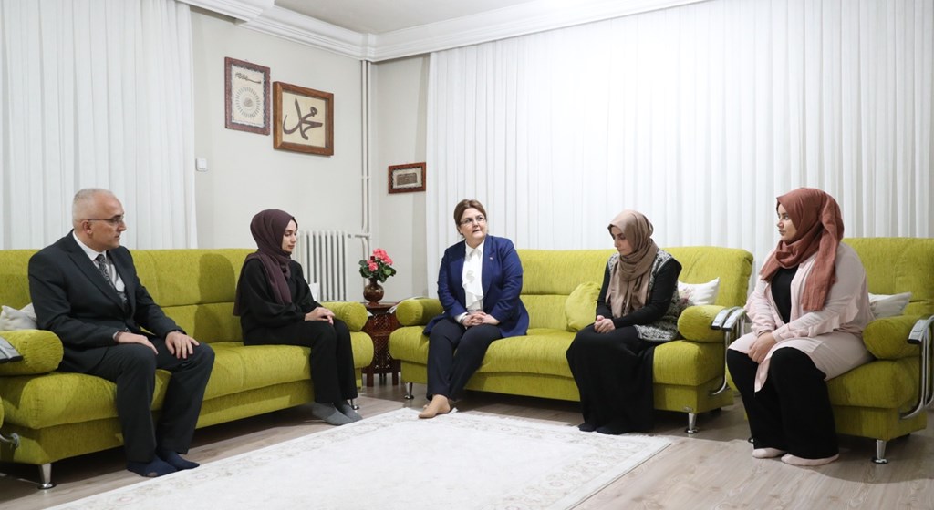 Bakanımız Derya Yanık ve Bakanlık Yöneticileri Şehit Aileleriyle İftarda Buluştu