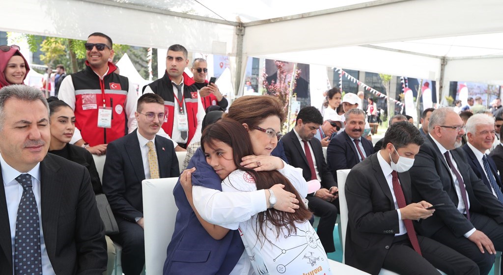 Bakanımız Derya Yanık Adana’da Tekno Çocuk Festivaline Katıldı