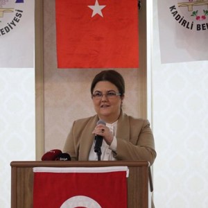 Bakanımız Derya Yanık Kadirli Eğitim ve Kültür Vakfı İftar Programına Katıldı - fotoğraf 1